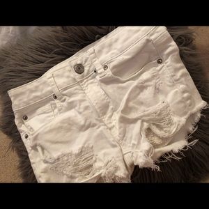 American Eagle white shorts